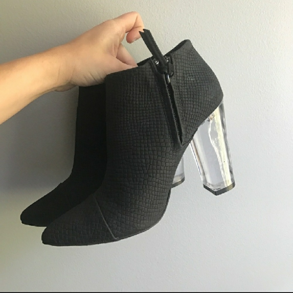 🎉HP🎉 Clear Lucite Booties Heels
